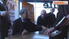 Orhan Pamuk, Okurlarıyla İmza Gününde Buluştu