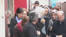 Özgecan Aslan: Cumhurbaşkanı Erdoğan'ın kızları taziye evinde