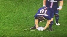 David Luiz Cüneyt Çakır'ın köpüğünü sildi!