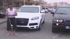 Serçe Parmağıyla İki Cip Çeken Anadolu Herkülü