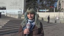 Şişme Noel Baba'yı Bıçaklamak