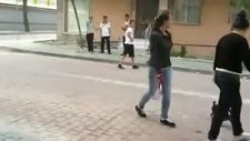 Türk Kızının Köpek Sevgisi