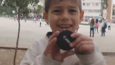 Okulda Zevkine Çocuk Tokatlamak