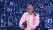 Sahnede Esrar İçen Miley Cyrus