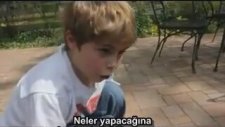 Hayatı Tesbih Yapmış Filozof Çocuk