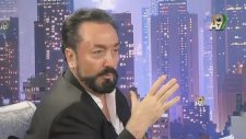 Neden Adnan Oktar'ın Yanında Hep Bayanlar Var?