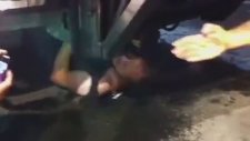 TOMA Altında Kalan Direnişçiye Polisin Tekme Atması