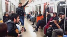 Ankara Metrosunda Ethem Sarısülük'lü Müzik Şöleni (Tepki İçermez)