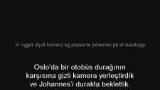 Norveç'te Üşüyen Çocuğa İnsanların Verdiği Tepki (Türkçe Altyazılı)