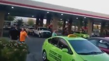 Kavga Etmek İçin Tahrik Eden Adamın Dünyasını Şaşırtmak