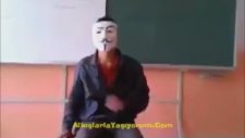 Liselerde Son Moda - Vendetta Maskesiyle Fıkra Anlatmak