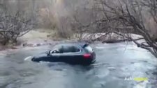 Porsche İle Nehirden Geçmeye Çalışmak!