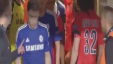 David Luiz koridorda Ivanovic'i itekledi..