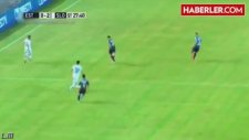 Orta Sahadan Kaleciyi Avladı