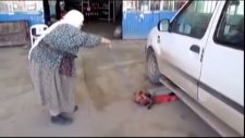 Askerdeki Oğlunun İşi Kapanmasın Diye 74 Yaşında Çalışıyor