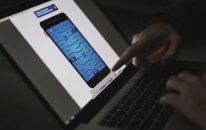 Dev bir telefonu el değmeden hareketettirebilir misiniz?