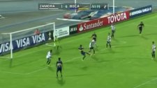 Voleyle kaleciyi avladı!