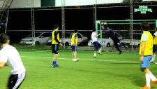 Halı sahada inanılmaz gol