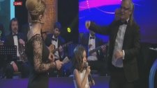 Hilal Kayra Oymak-Elindedir Bağlama-Özay Gönlüm'üz De-Şef:ömer Hayri Uzun