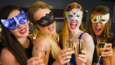 Bekarlığa Veda mı Kına Gecesi mi? | Düğün.com