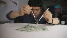 Kağıt Parçalarından Sanat Eserleri Yarattı