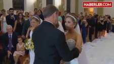 Üçüz Kız Kardeşer Aynı Anda Evlendiler