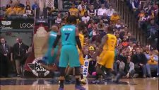 Bismack Biyombo'dan Ian Mahinmi posteri