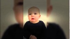 Babasının söylediği şarkıya ağlayan bebek