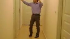 Mustafa Sandal Taklidi Yapan Genç - Aya Benzer