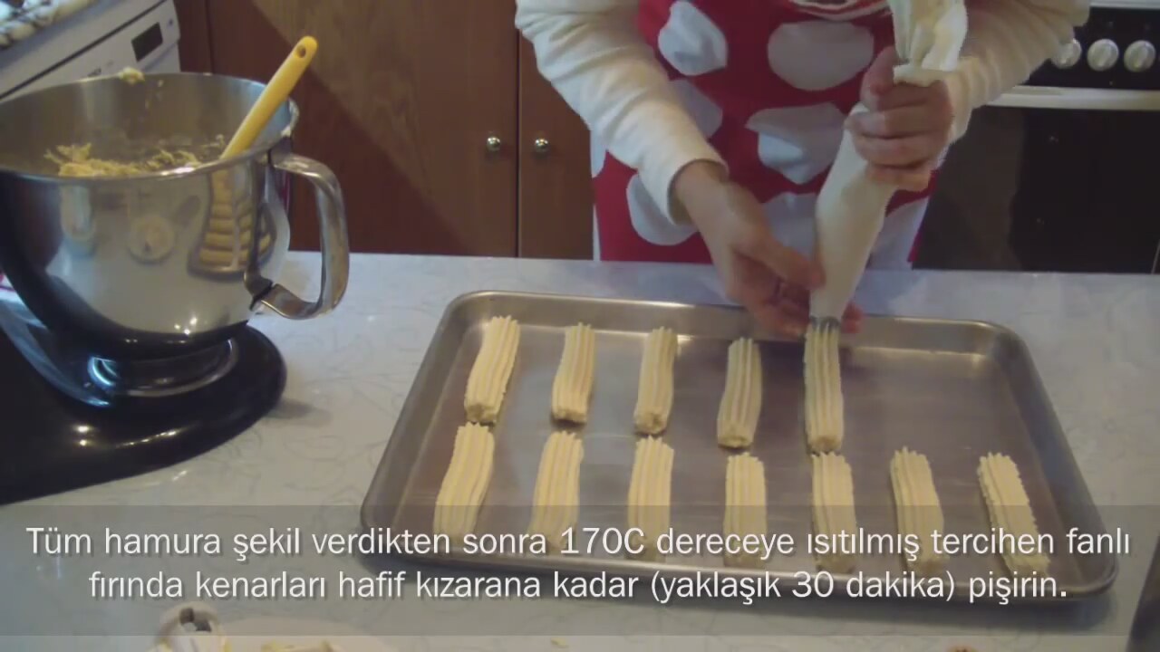 Pet Şişeyle Tırtıl Kurabiye Yapımı Pet Şişeyle Tırtıl Kurabiye Yapımı