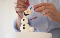 Tatlı Bir Dakika - Şeker Hamuru İle Frozen Filminden Olaf Karakterini Modelliyoruz