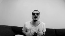 No.1 - Çiçeklerde bir telaş var