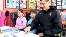 Trabzonsporlu Cardozo'dan Okul Ziyareti