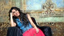Peyda Yurtsever - Evlerinin Önü Yonca (2015 Yepyeni)