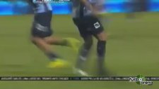 Ayakkabısız oynadı, sarı kart gördü!