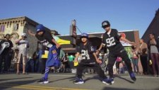Küçük Sokak Dansçılarından Muhteşem Rap Gösterisi