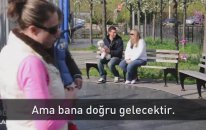 Parkta oynayan çocukları kandırıp kaçıran adam (Sosyal Deney)