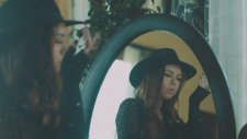 Nicole Saravakou - Love O' Clock
