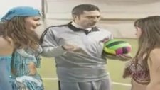 Mehmet Ali Erbil Dansözlere Hakemlik Yaptı (Nostaljik Haber)