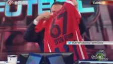 Ahmet Çakar o formayı öptü