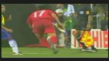İlhan Mansız vs. R.Carlos (2002 Dünya Kupası)