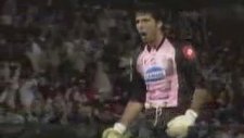 Pierre Van Hooijdonk İçin Çıldıran Buffon