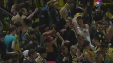 Fenerbahçe Maçındaki Mor Sütyenli Bate Taraftarı