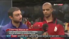 Tercümana Mikrofon Tutan Felipe Melo