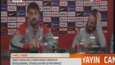 Basın Toplantısında Onur'la Kafa Bulan Arda Turan
