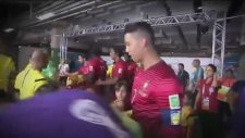 Cristiano Ronaldo'ya Sarılmak İsteyen Çocuklar