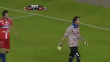 Köpeği Hırpalayan Futbolcuya Top Toplayıcı Çocuk Tepkisi