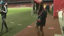 Stephane Mbia - Eğitilmiş Köpek Disiplinine Sahip Futbolcu