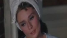 Breakfast at Tiffany's / Audrey Hepburn - Moon River