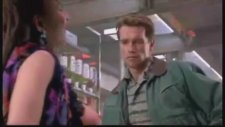 Total Recall'daki Üç Memeli Kadın (Meme İçerir)